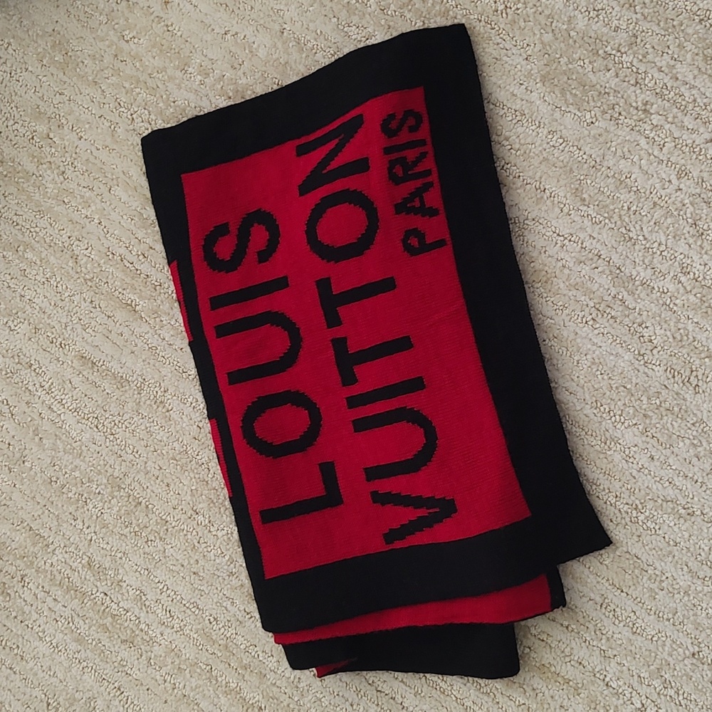 LV Black and Red Louis Vuitton knit scarf